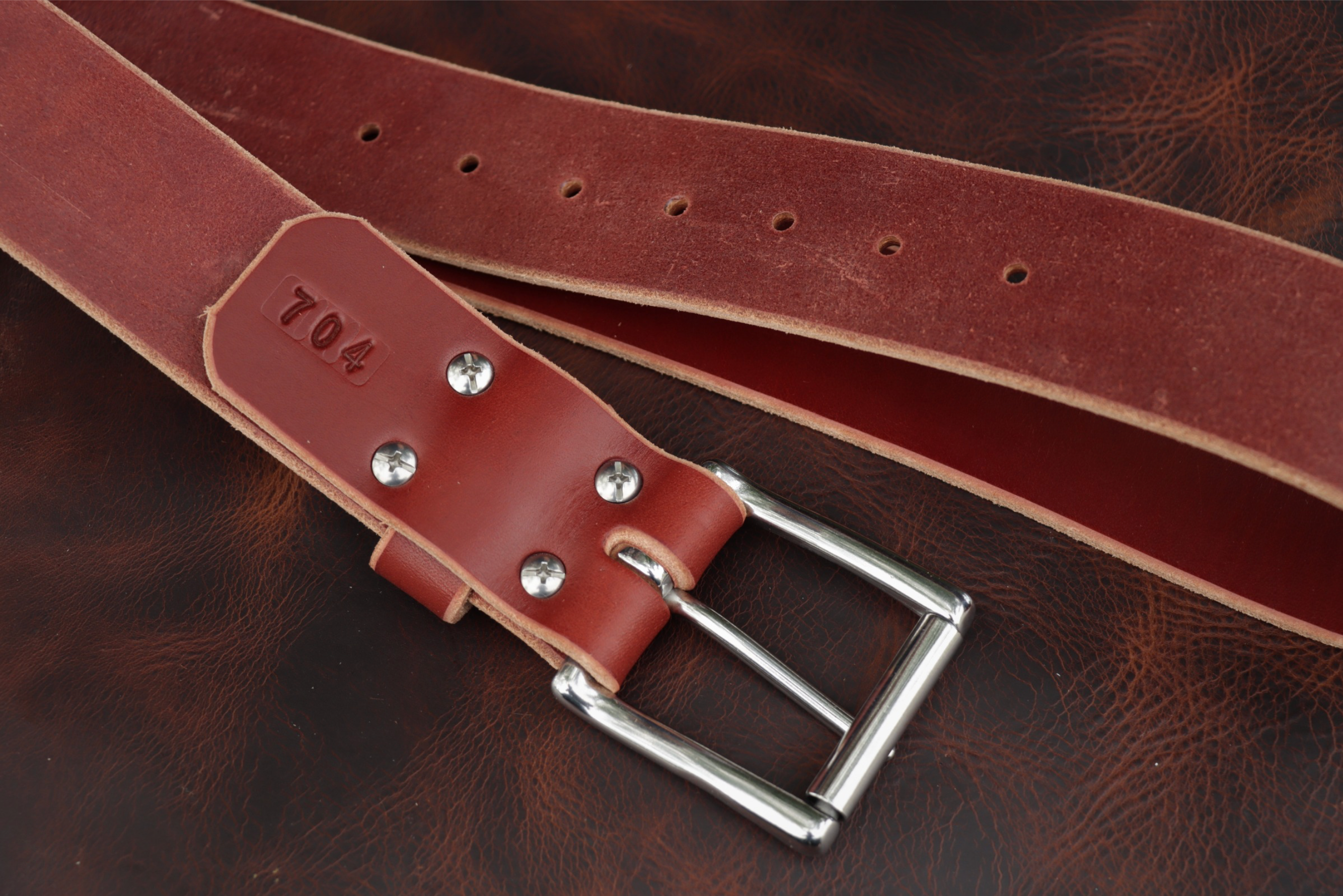 Chestnut 1¾″ heavy-duty leather work belt – The Man Belt, handcrafted for blue-collar men (buckle)